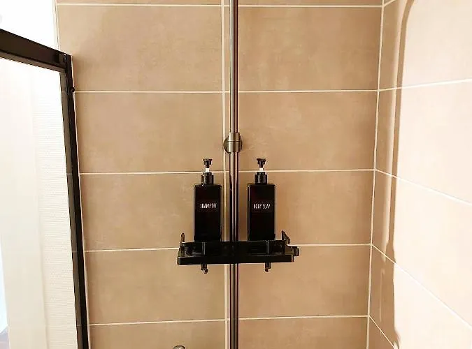 Champon - Lumineux 2 Avec Garage Prive - Tram A 1 Min Appartement *
