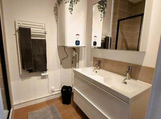 Appartement Champon - Lumineux 2 Avec Garage Prive - Tram A 1 Min *