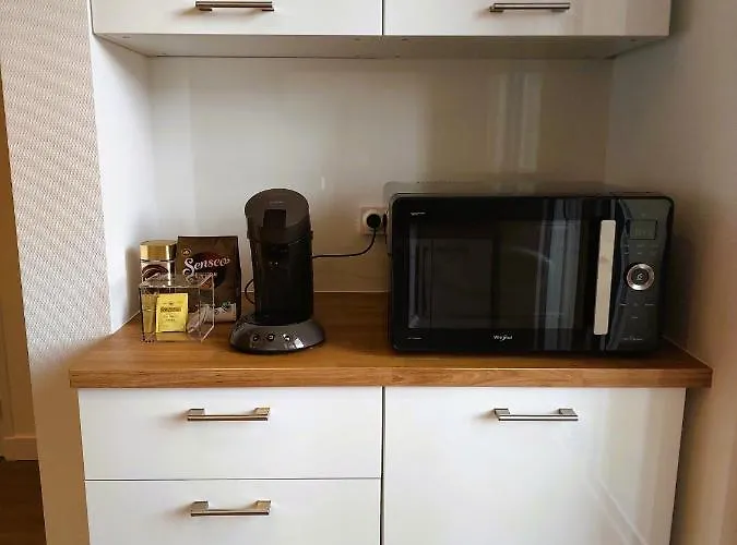 Champon - Lumineux 2 Avec Garage Prive - Tram A 1 Min Appartement *