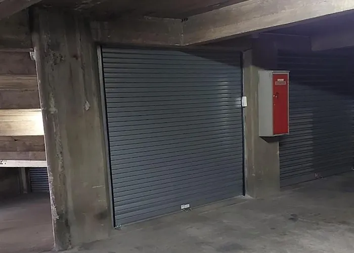 Champon - Lumineux 2 Avec Garage Prive - Tram A 1 Min Appartement *